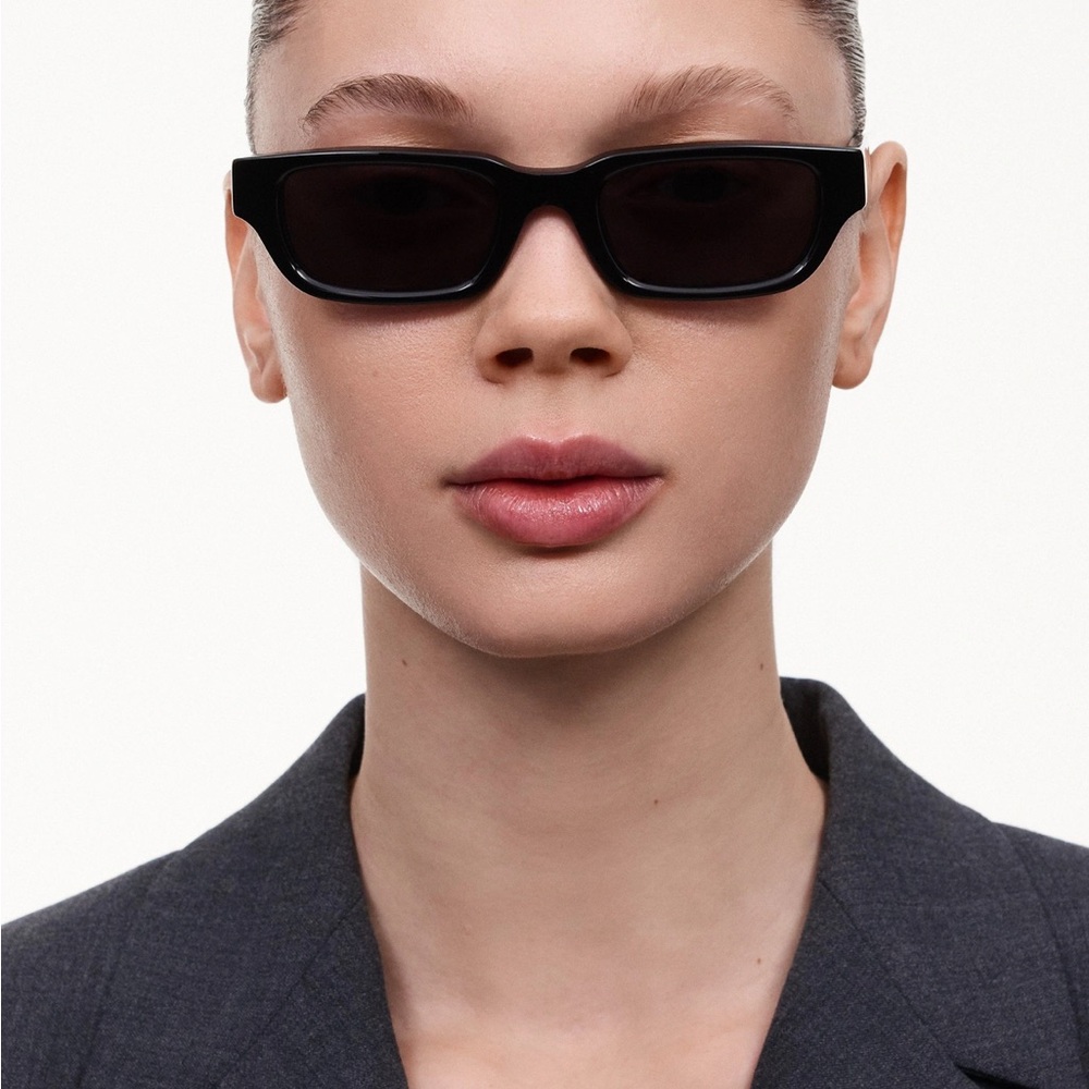 Chic Black Rectangular Sunglasses - image 2
